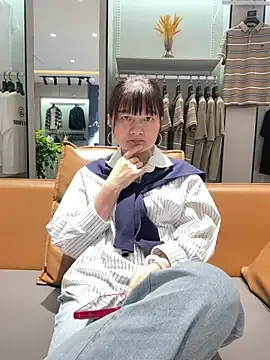 Yiyi26789  live sex cam