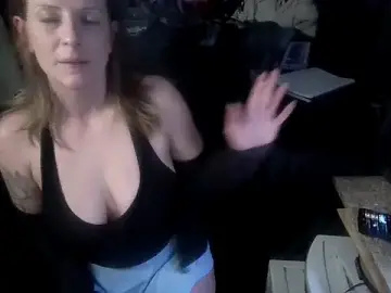 Goldeybox  live sex cam