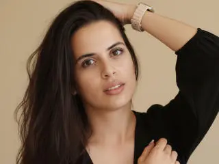 LouiseHott69  live sex cam