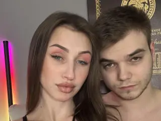 VikkiAndGeorge  live sex cam
