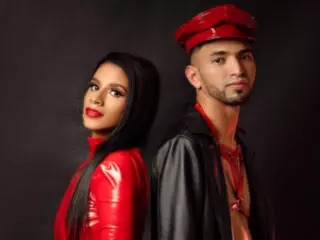 ZeusandAura  live sex cam