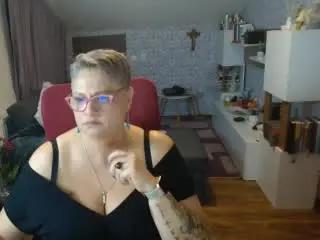 HellenBooty69  live sex cam
