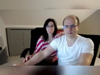 VikAndKarina  live sex cam
