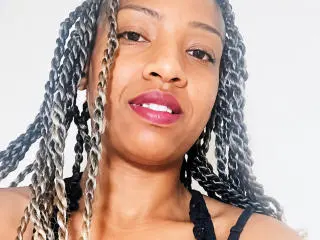 Rominah  live sex cam
