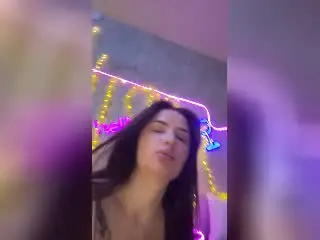 AlisiaHess  live sex cam