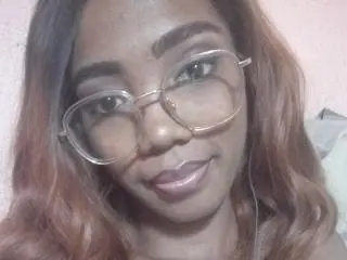 Alinne69  live sex cam