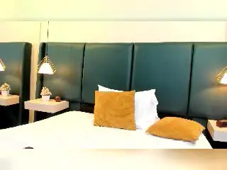 RayaHadley  live sex cam