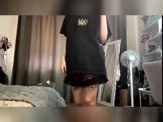LaineNewmon  live sex cam