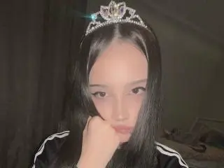 LaineNewmon  live sex cam