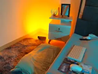 MilanMoon  live sex cam