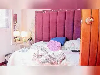 IssaMilfX  live sex cam