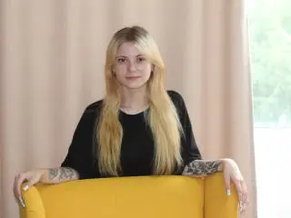 LisaOmas  live sex cam