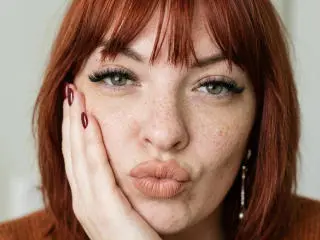 Cherrykisses  live sex cam