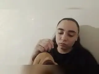 AlbertineMckeag  live sex cam