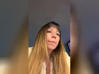 IzzysMisss  live sex cam