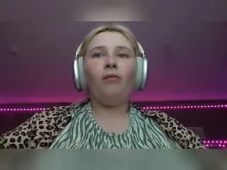 MaggieMoll  live sex cam