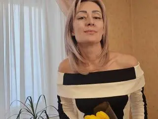 JuliaaCherry  live sex cam