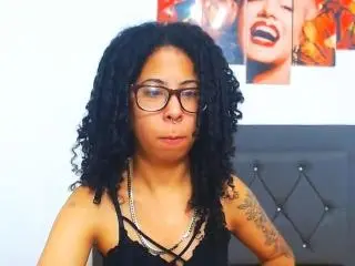 SaraCutt  live sex cam