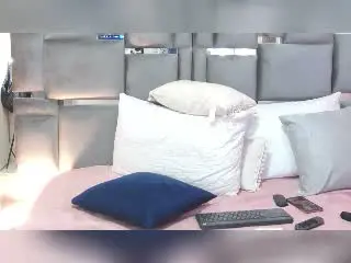 CristinaWillis  live sex cam