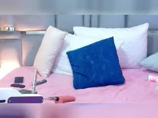 CristinaWillis  live sex cam