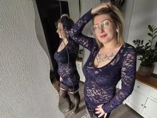 AmandalaFrancaise  live sex cam