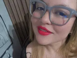 SophieeBanks  live sex cam