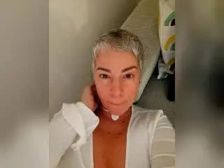 ElaChaude  live sex cam