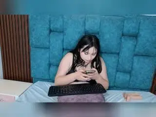 NickyHart  live sex cam
