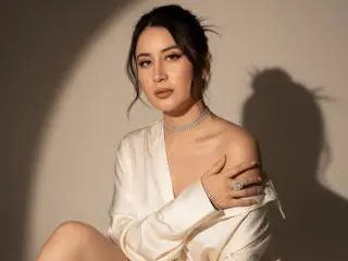 LeahMuniz  live sex cam