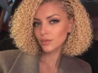 Axinia  live sex cam