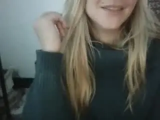 BlondeAndNew  live sex cam