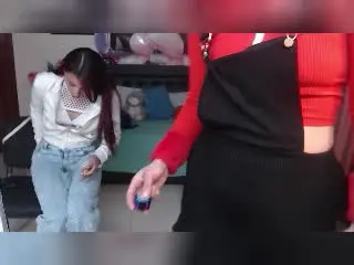 SaraAndMarilyn69  live sex cam