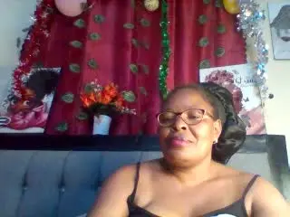 HeavyAss69  live sex cam