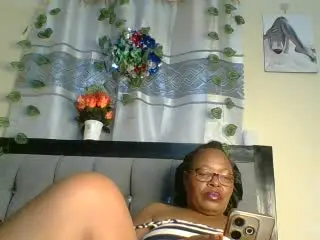 HeavyAss69  live sex cam