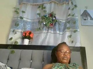 HeavyAss69  live sex cam