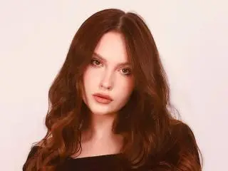 BettinaChwalek  live sex cam