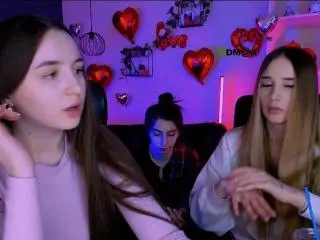 KellyLeslieMila  live sex cam