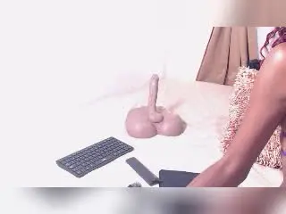 MissNahomi  live sex cam