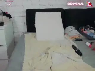 JuliaFrancaise  live sex cam
