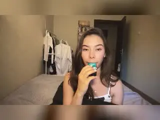 EmeraldCrivaro  live sex cam
