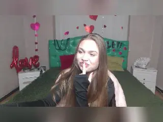 LaraPika  live sex cam