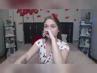 LaraPika  live sex cam