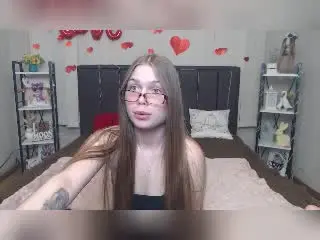 LaraPika  live sex cam