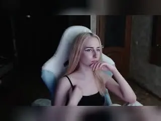 CuttiCrystal  live sex cam