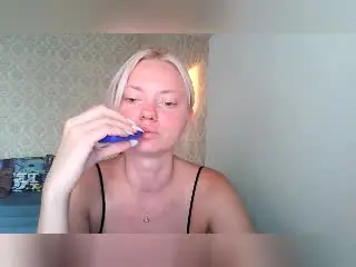 CrystalHope  live sex cam