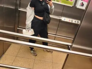 Leonora-hot  live sex cam