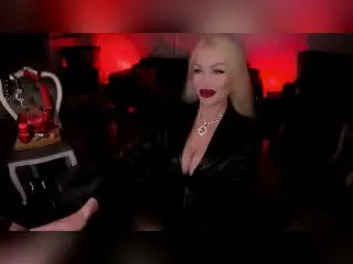 AlfaFemale  live sex cam