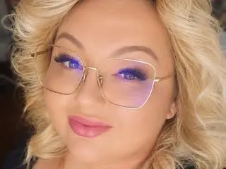 HazelDream69  live sex cam