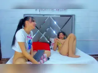 TrioOfQueens  live sex cam