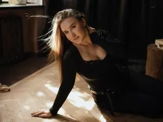 LauraHlot  live sex cam
